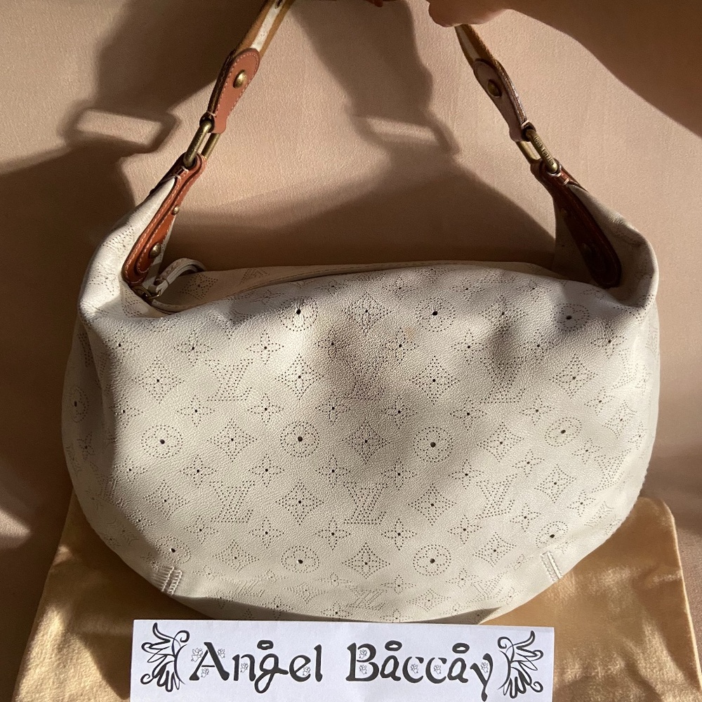 Louis Vuitton Mahina Onatah Cuir Hobo GM Ivoire